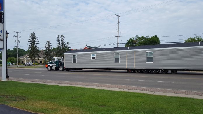 5 Essential Tips for Hiring Mobile Home Moving Companies